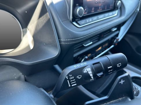 Used 2024 Nissan Rogue SV AWD/4WD image 22