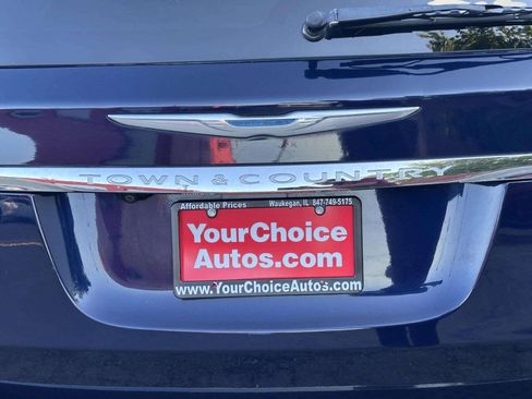Used 2014 Chrysler Town & Country Touring FWD image 39