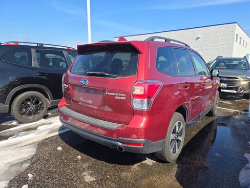 Used 2017 Subaru Forester 2.5i Premium image 3