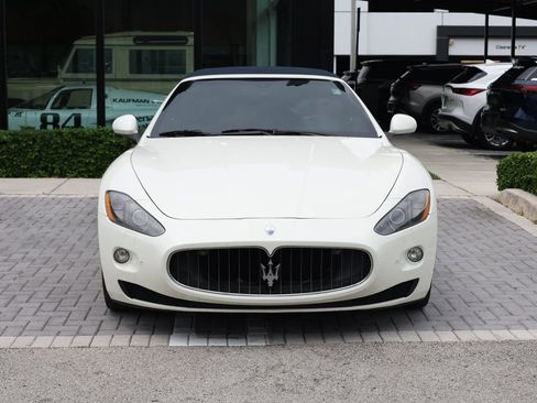 Used 2011 Maserati GranTurismo Convertible RWD image 3