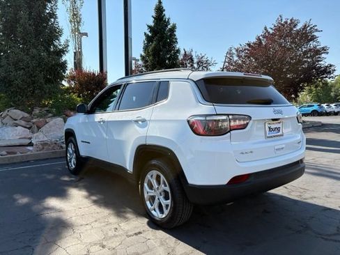 Used 2024 Jeep Compass Latitude AWD/4WD image 4