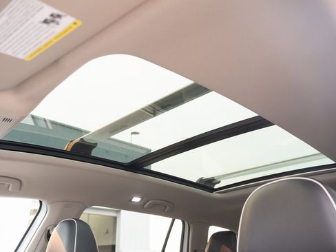 Used 2024 Volkswagen Atlas SEL Premium R-Line image 14