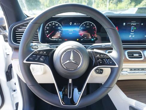 Certified 2025 Mercedes-Benz GLS 450 4MATIC image 17