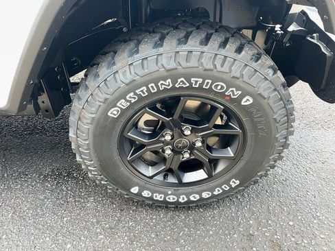 New 2026 Jeep Gladiator Sport AWD/4WD image 19