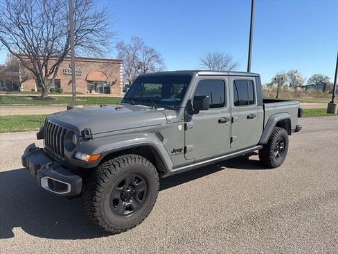 Used 2021 Jeep Gladiator Sport image 2