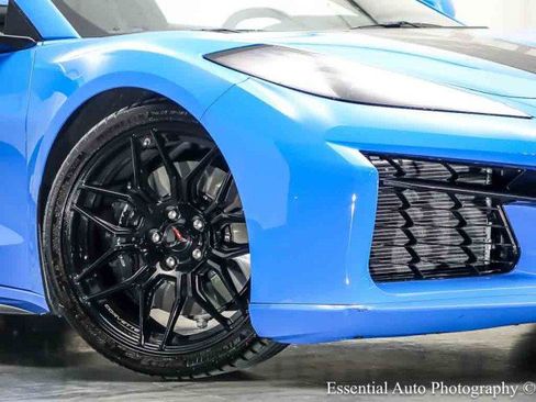 Used 2025 Chevrolet Corvette Z06 RWD image 5