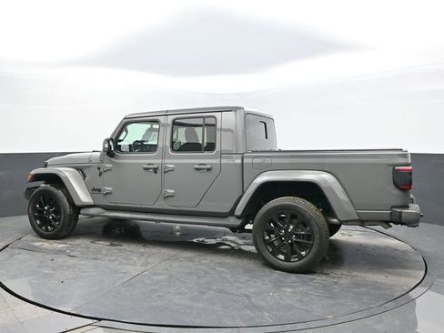 Used 2022 Jeep Gladiator Overland image 3