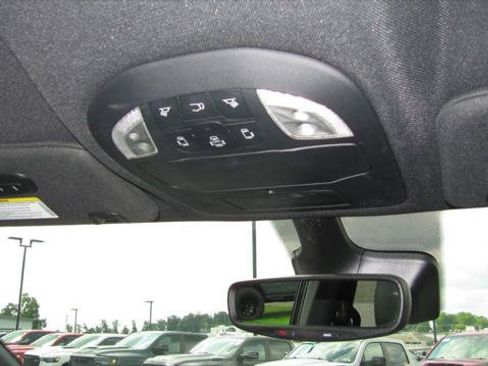 Certified 2025 Chrysler Pacifica Select FWD image 21