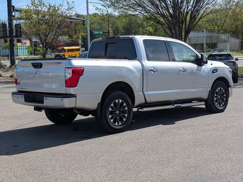 Used 2017 Nissan Titan SL w/ Off-Road Package AWD/4WD image 12