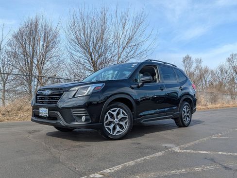 Used 2022 Subaru Forester Premium AWD/4WD image 2