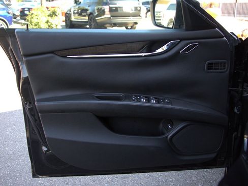 Used 2014 Maserati Quattroporte S Q4 image 25