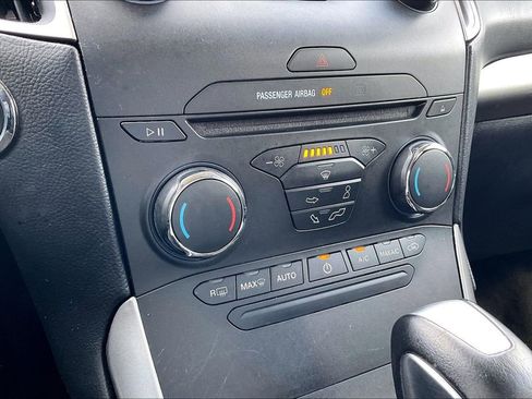 Used 2018 Ford Edge SEL image 25