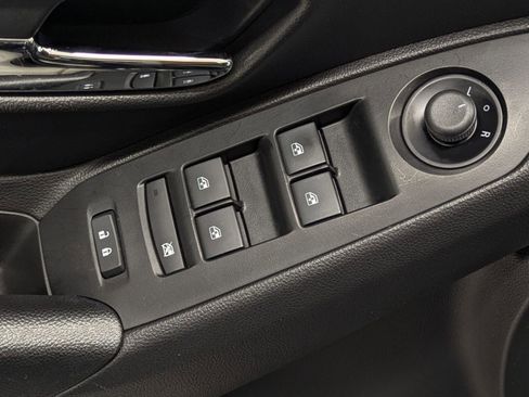 Used 2021 Chevrolet Trax LT w/ LT Convenience Package image 20