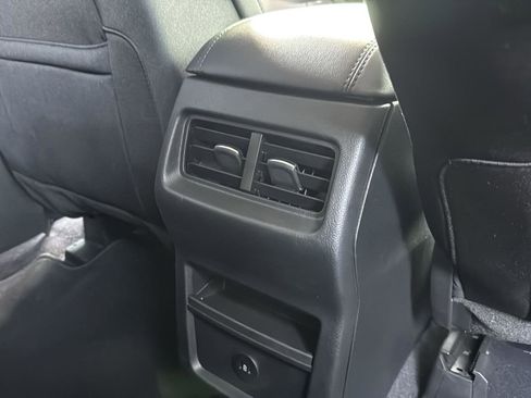 Used 2024 Ford Edge SE w/ Black Appearance Package image 26