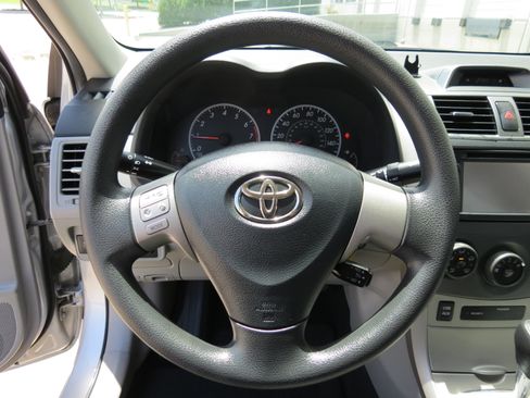 Used 2013 Toyota Corolla LE FWD image 12