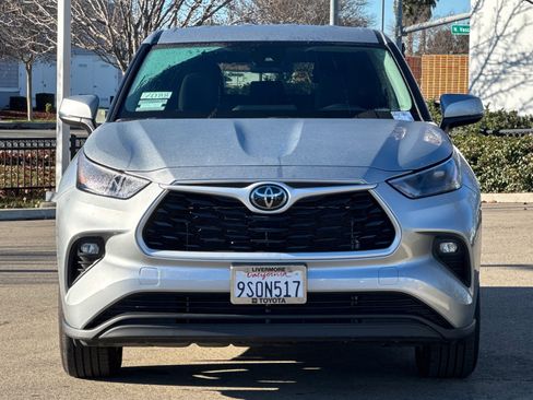 Used 2025 Toyota Highlander LE image 9