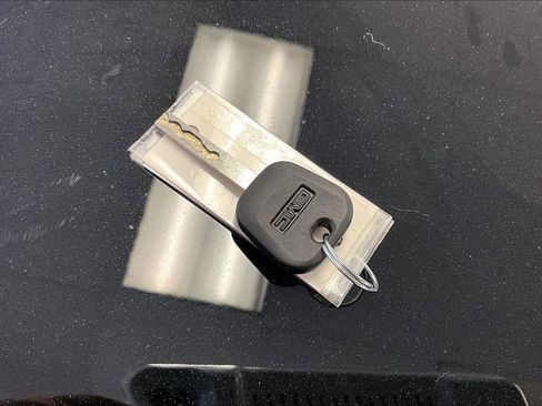 Used 2018 GMC Canyon Denali image 9