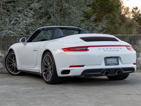 Used 2017 Porsche 911 Carrera 4S image 3