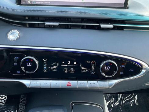 Used 2025 Genesis GV70 3.5T Sport w/ Sport Advanced Package image 28