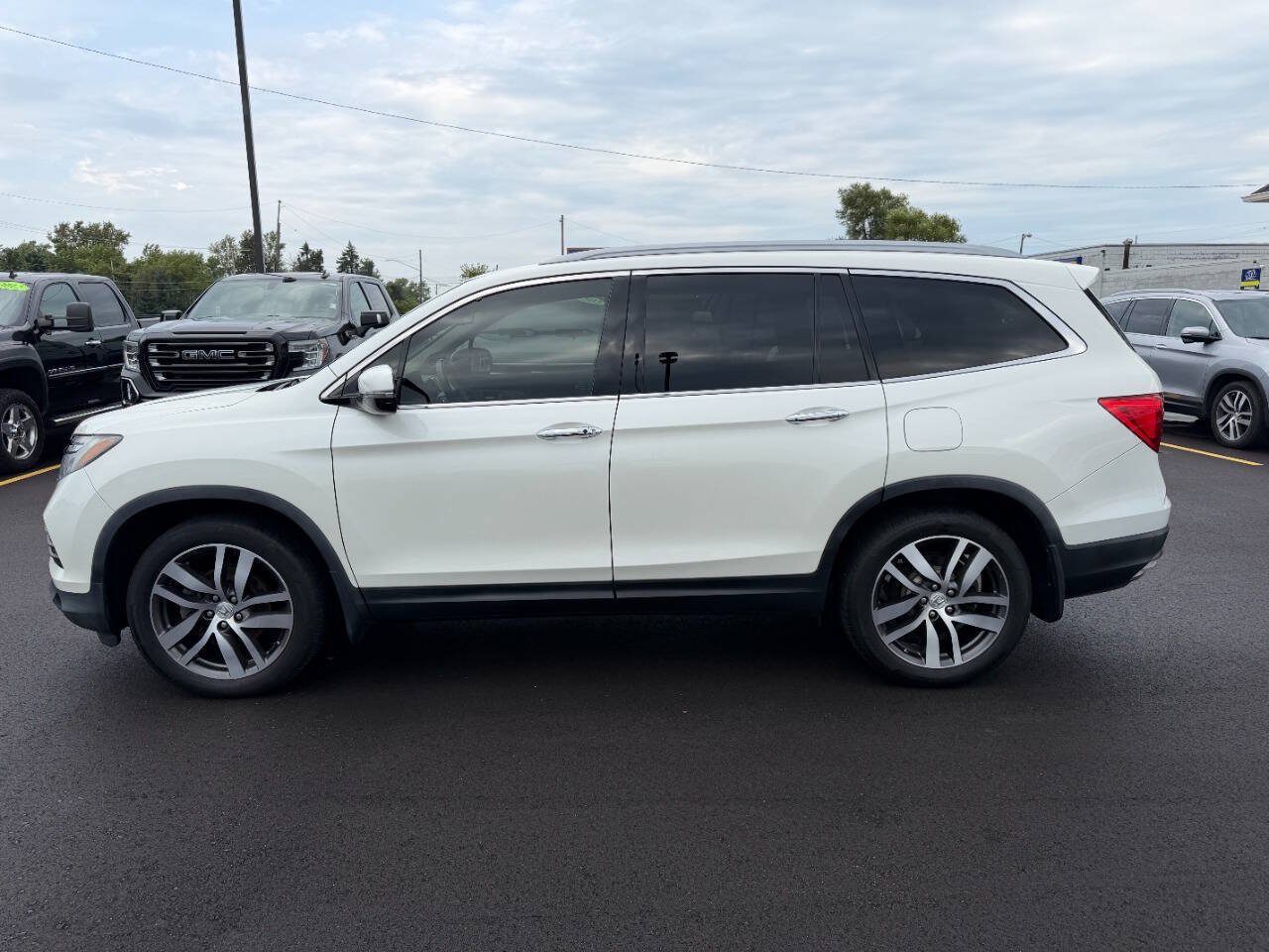 Used 2016 Honda Pilot Touring image 2