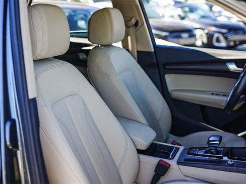 Used 2022 Audi Q5 2.0T Premium w/ Convenience Package image 16