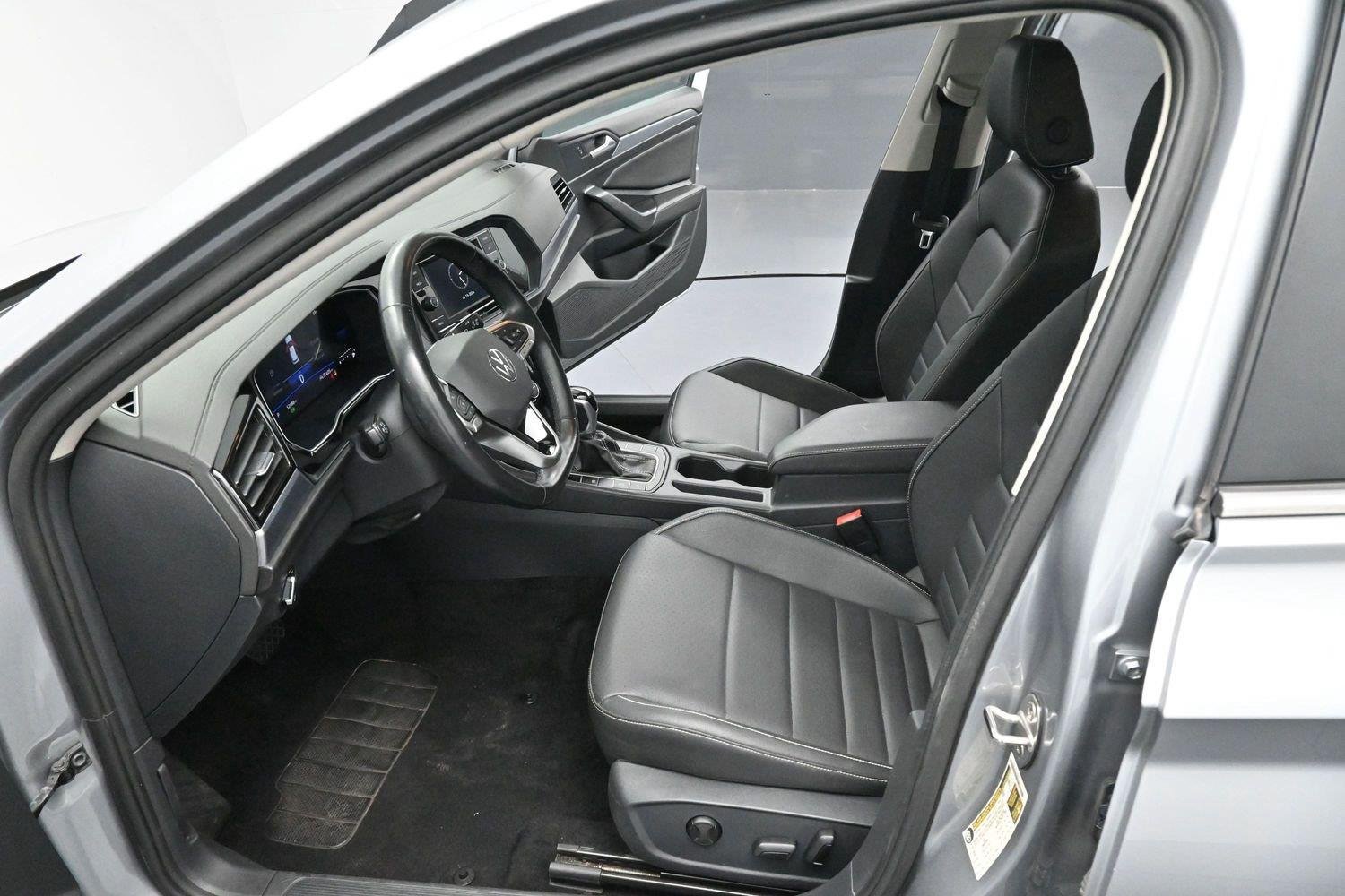 Used 2024 Volkswagen Jetta SE FWD image 12