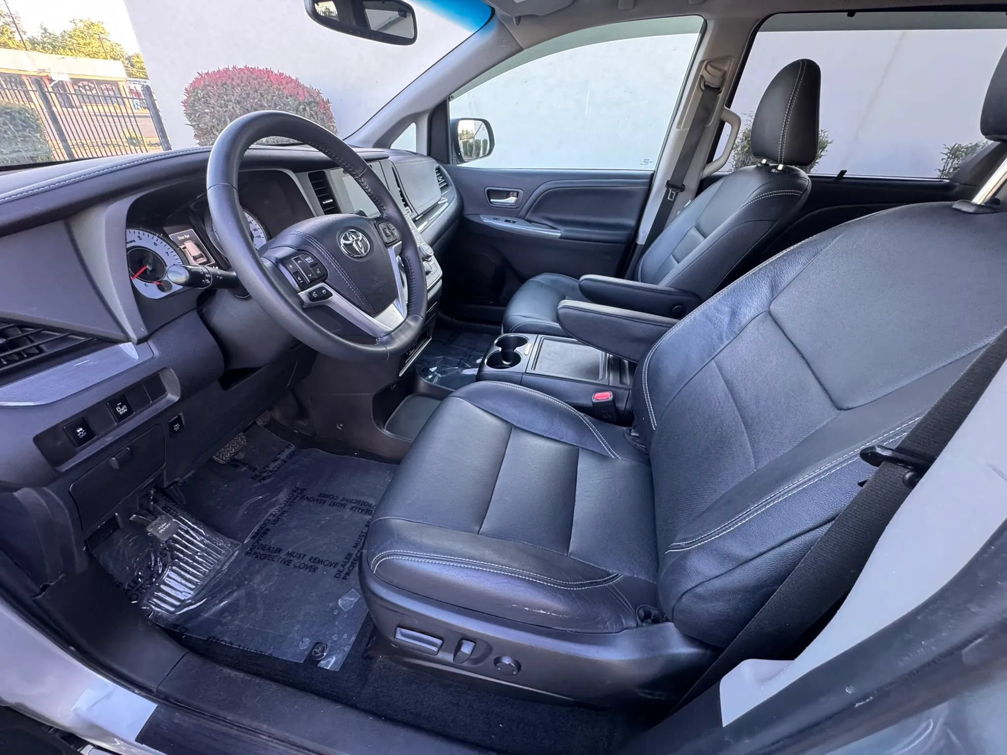 Used 2017 Toyota Sienna SE Premium FWD image 10