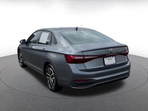 Used 2025 Volkswagen Jetta SE image 11