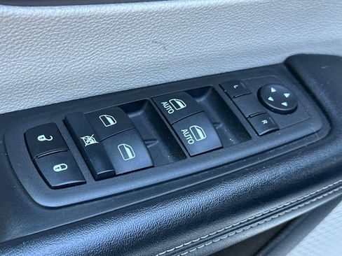 Used 2022 Chrysler Voyager LX w/ Fleet Security Group FWD image 13