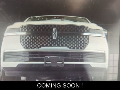 Used 2025 Lincoln Navigator Reserve image 11