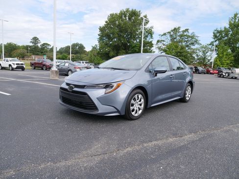 Used 2025 Toyota Corolla LE image 6