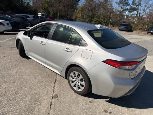 Used 2020 Toyota Corolla LE image 7