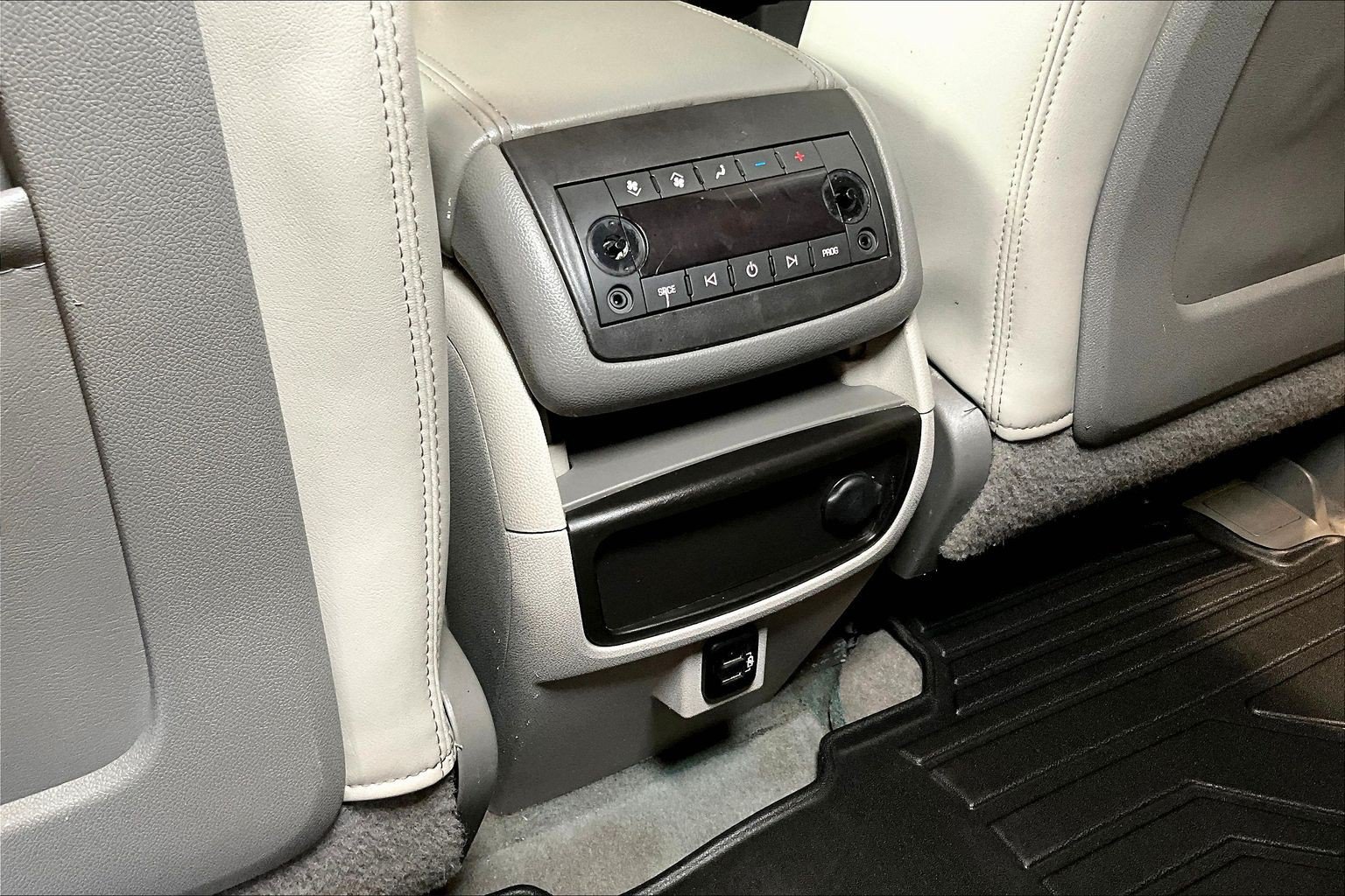 Used 2017 GMC Acadia Limited SLT AWD/4WD image 11