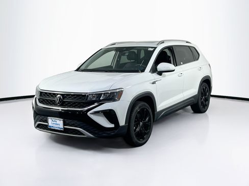 Used 2022 Volkswagen Taos SE AWD/4WD image 1