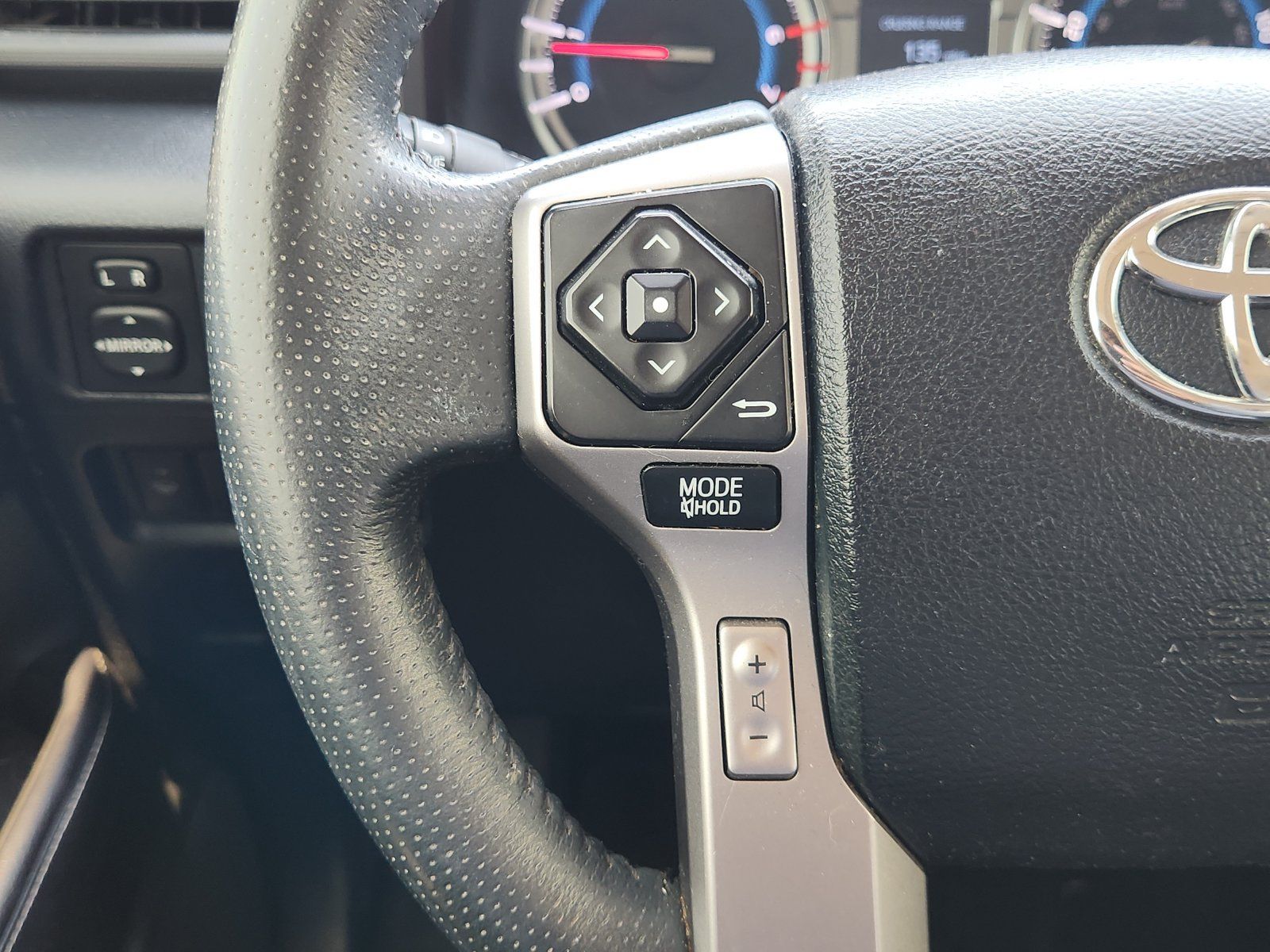 Used 2018 Toyota 4Runner SR5 Premium AWD/4WD image 33