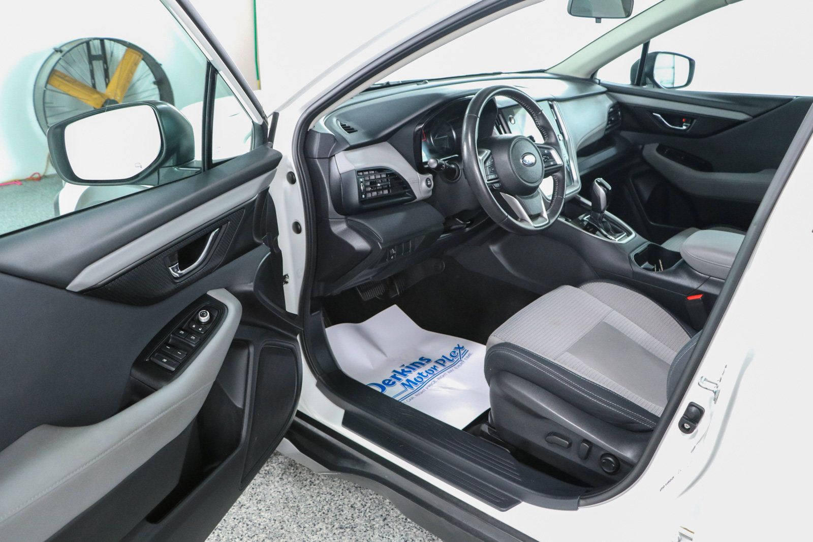 Used 2024 Subaru Outback Premium AWD/4WD image 3