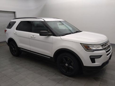 Used 2018 Ford Explorer XLT FWD image 11