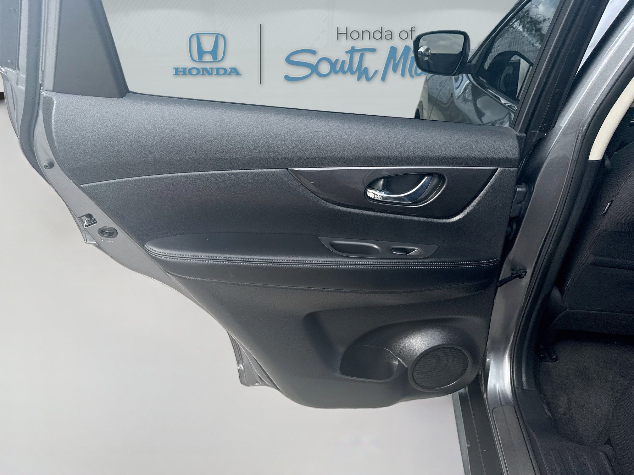 Used 2020 Nissan Rogue SV FWD image 25