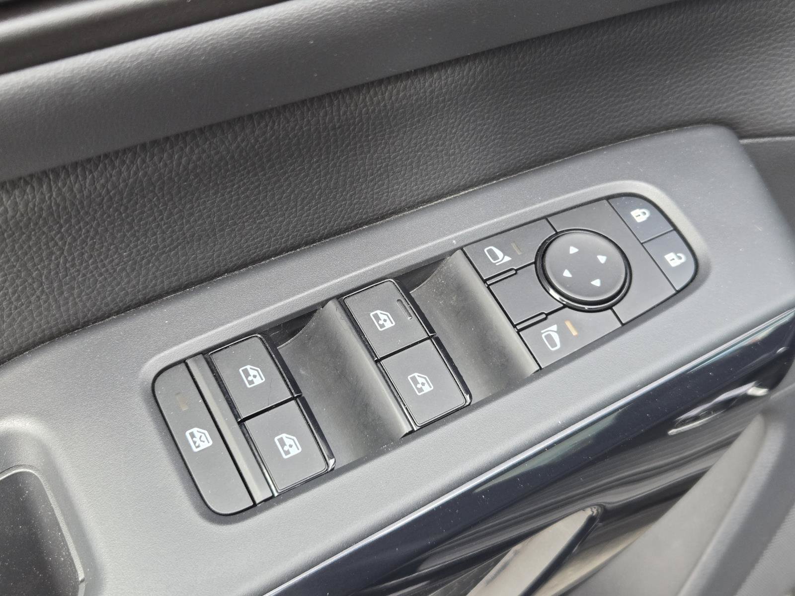 Used 2026 Nissan Pathfinder SV FWD image 20