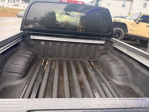 Used 2012 Nissan Frontier SL w/ Moonroof Pkg image 9