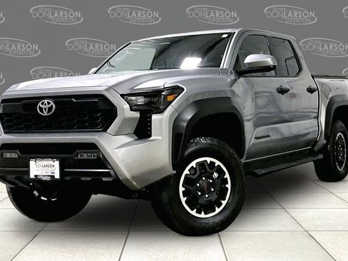 Used 2024 Toyota Tacoma TRD Off-Road w/ TRD Off Road Premium Package AWD/4WD image 3