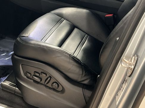 Used 2023 Porsche Cayenne Platinum Edition image 12