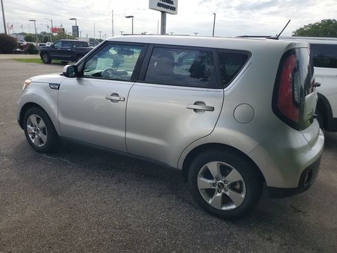 Used 2019 Kia Soul w/ Convenience Package FWD image 3