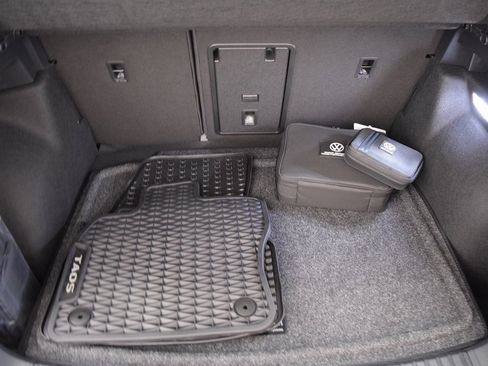 New 2025 Volkswagen Taos SE image 10