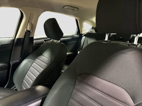 Used 2020 Ford Fusion SE FWD image 21