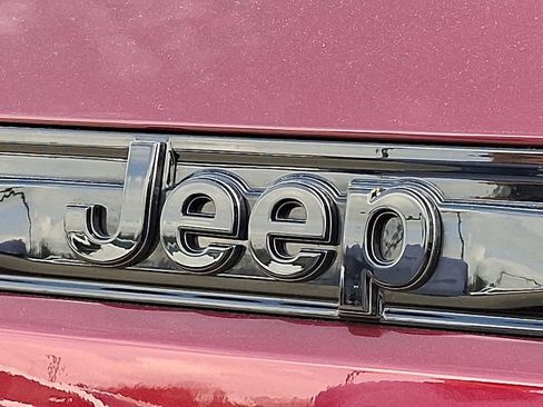 Used 2025 Jeep Grand Cherokee Limited w/ Black Appearance Package image 28