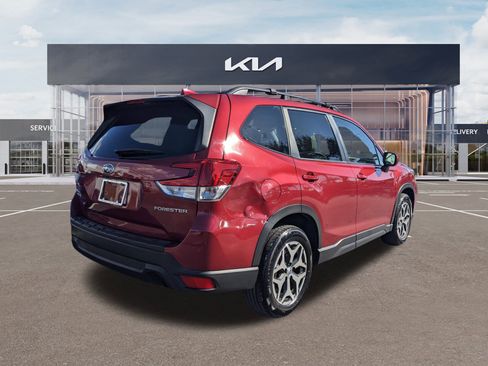 Used 2021 Subaru Forester Premium image 4