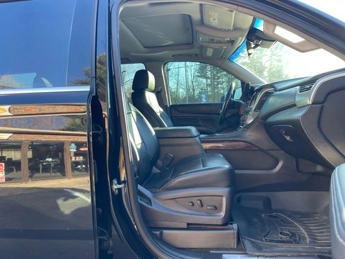 Used 2015 GMC Yukon SLT w/ HD Trailering Package image 12