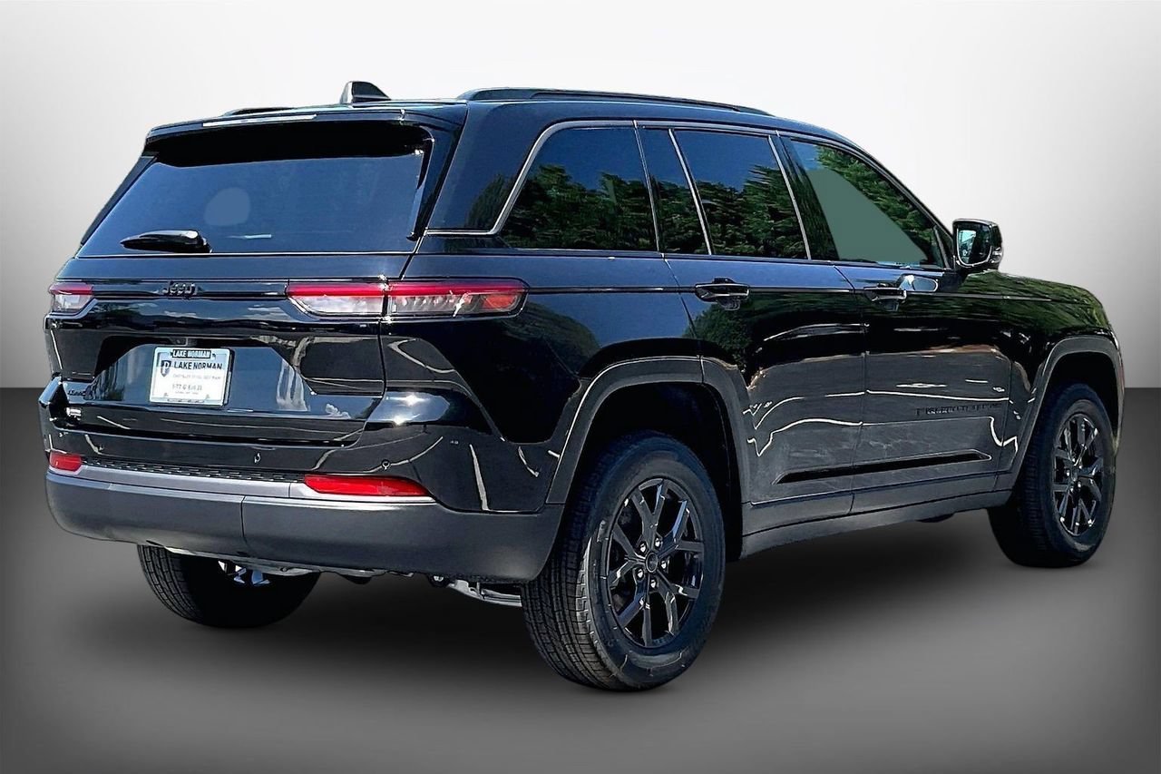 New 2027 Jeep Grand Cherokee Altitude AWD/4WD image 8