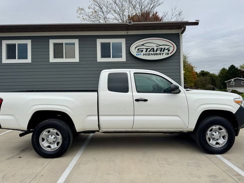 Used 2021 Toyota Tacoma SR image 1